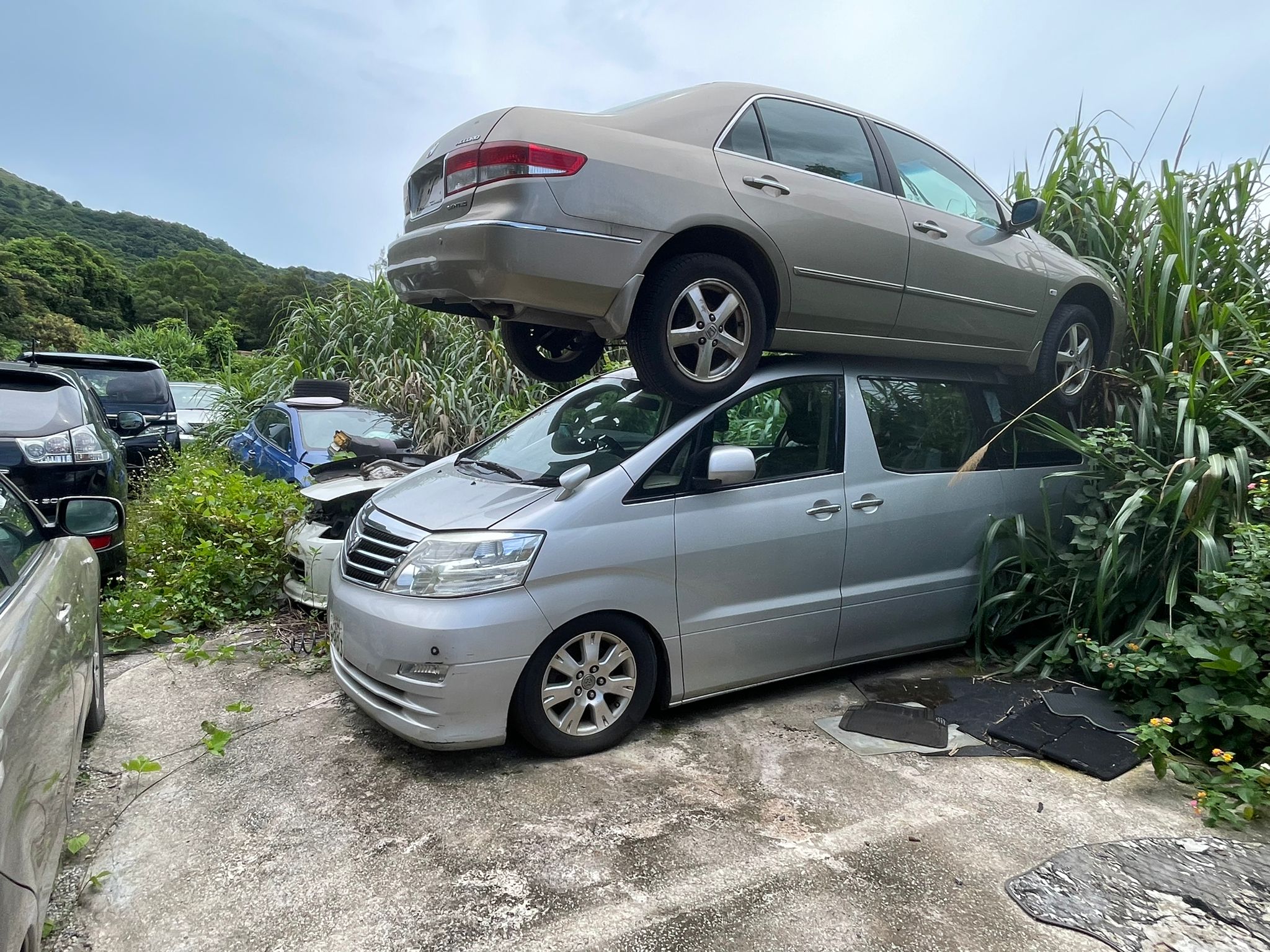 駿峰汽車香港高價劏車及汽車回收服務現場
